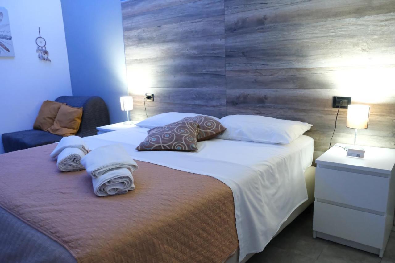 Royalty Rooms & Spa Naples Exterior photo