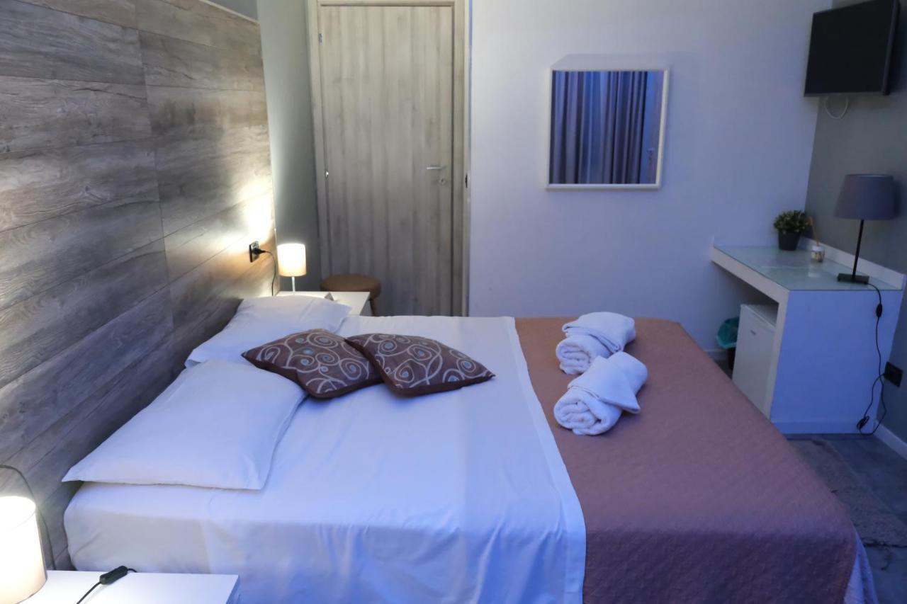 Royalty Rooms & Spa Naples Exterior photo